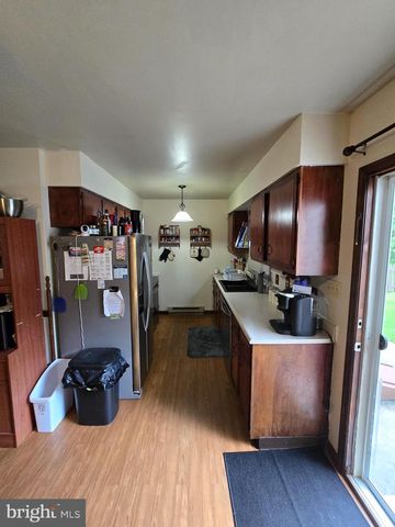 536 E LINDEN ST, Fleetwood, PA 19522