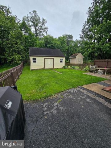536 E LINDEN ST, Fleetwood, PA 19522