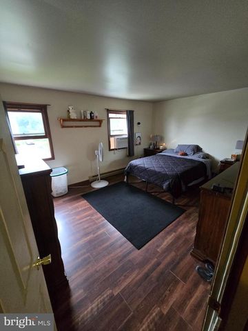 536 E LINDEN ST, Fleetwood, PA 19522