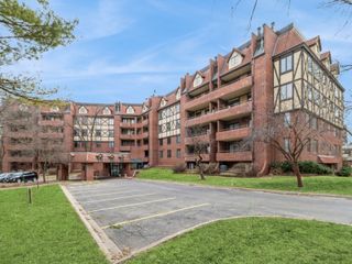 2880 Grand Avenue 107, Des Moines, IA 50312