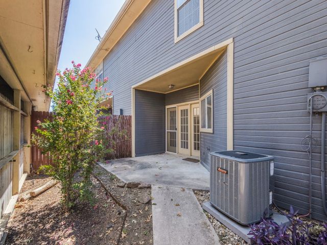 160 Cobblestone Row, Denton, TX 76207