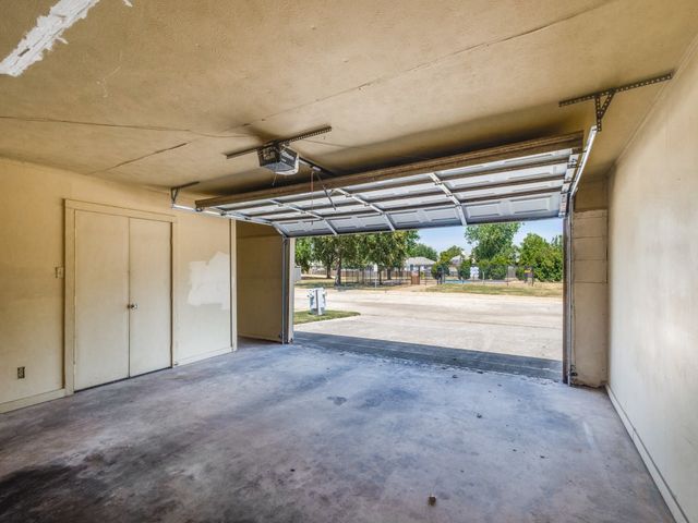160 Cobblestone Row, Denton, TX 76207