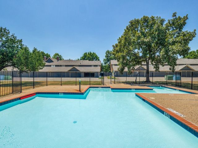 160 Cobblestone Row, Denton, TX 76207
