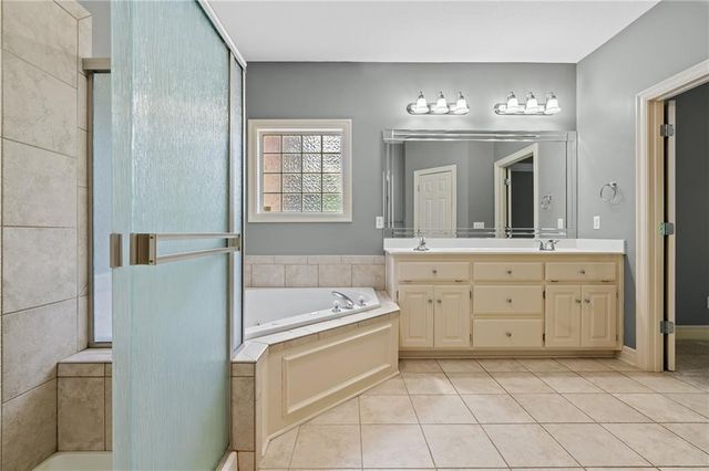 2108 Prairie Creek Drive, Kearney, MO 64060