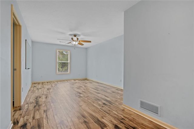 2108 Prairie Creek Drive, Kearney, MO 64060