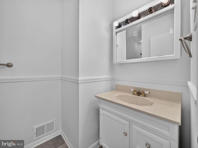 1098 BAYLESS PL, Norristown, PA 19403