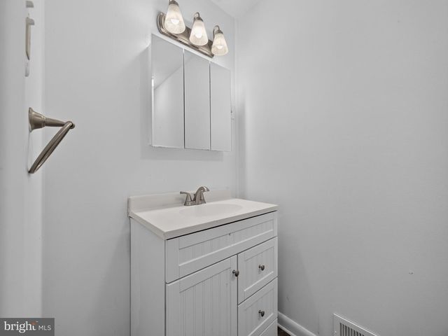 1098 BAYLESS PL, Norristown, PA 19403