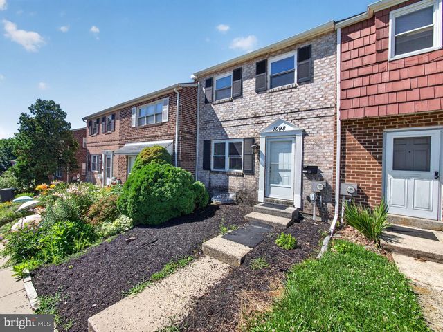 1098 BAYLESS PL, Norristown, PA 19403