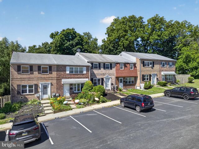 1098 BAYLESS PL, Norristown, PA 19403