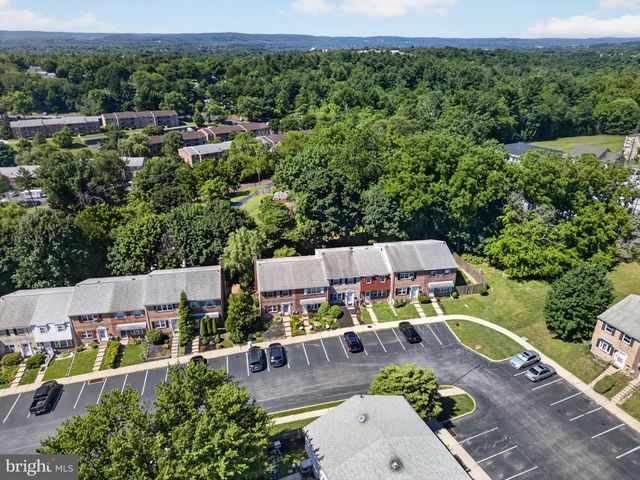 1098 BAYLESS PL, Norristown, PA 19403