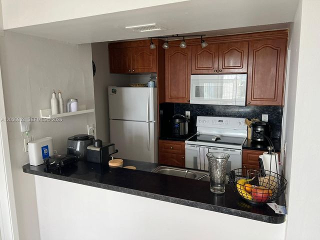 7125 NW 186th St B502, Hialeah, FL 33015