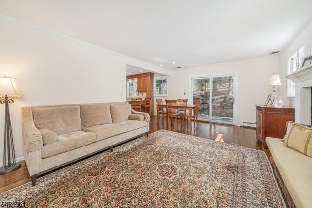 126 Wentworth Dr, Berkeley Heights Twp., NJ 07922