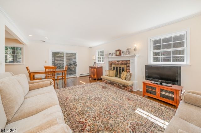 126 Wentworth Dr, Berkeley Heights Twp., NJ 07922