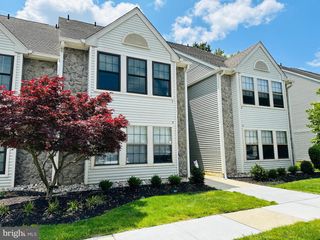 8 SUMMIT CT, Marlton, NJ 08053