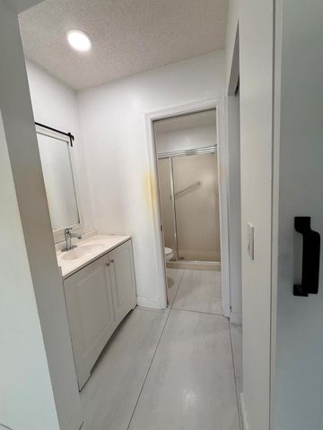 7714 Tahiti Lane 203, Lake Worth, FL 33467