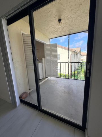 7714 Tahiti Lane 203, Lake Worth, FL 33467