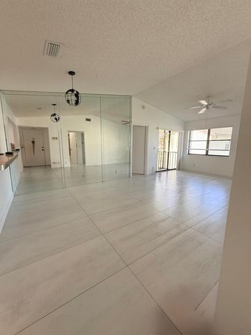 7714 Tahiti Lane 203, Lake Worth, FL 33467