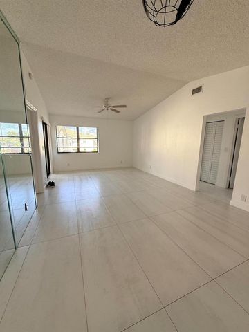 7714 Tahiti Lane 203, Lake Worth, FL 33467