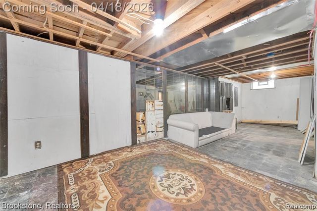 6251 Stahelin Avenue, Detroit, MI 48228