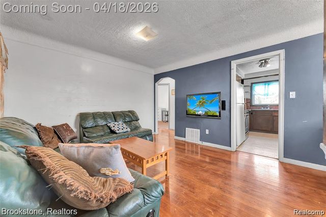 6251 Stahelin Avenue, Detroit, MI 48228