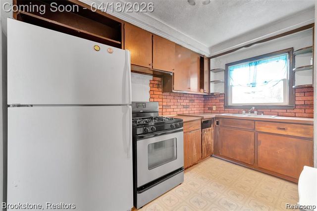 6251 Stahelin Avenue, Detroit, MI 48228