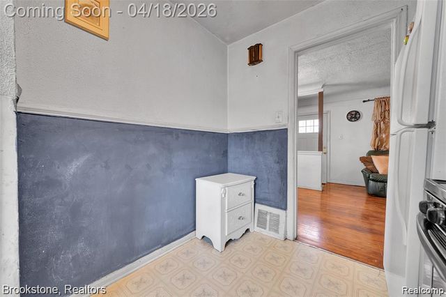 6251 Stahelin Avenue, Detroit, MI 48228