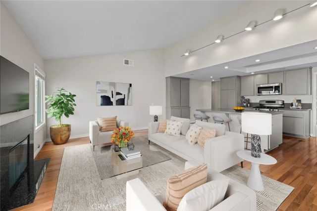 24821 Hon Avenue, Laguna Hills, CA 92653