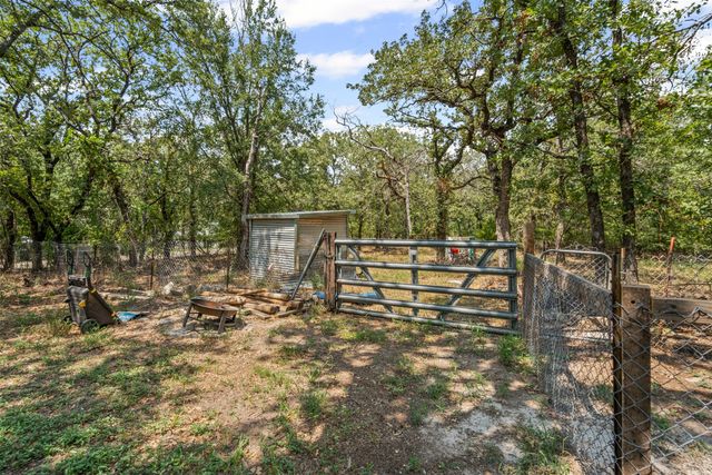 402 Silver Acres Road, Azle, TX 76020