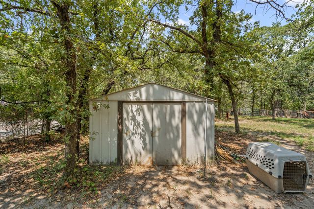 402 Silver Acres Road, Azle, TX 76020