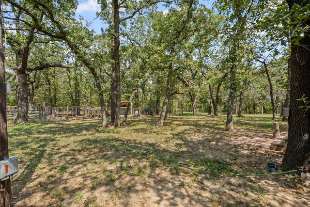 402 Silver Acres Road, Azle, TX 76020