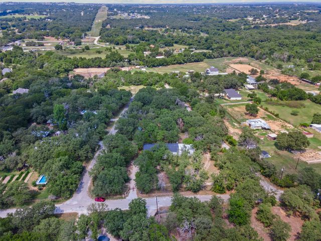 402 Silver Acres Road, Azle, TX 76020