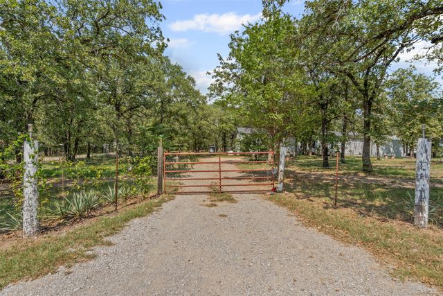 402 Silver Acres Road, Azle, TX 76020