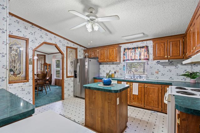 402 Silver Acres Road, Azle, TX 76020