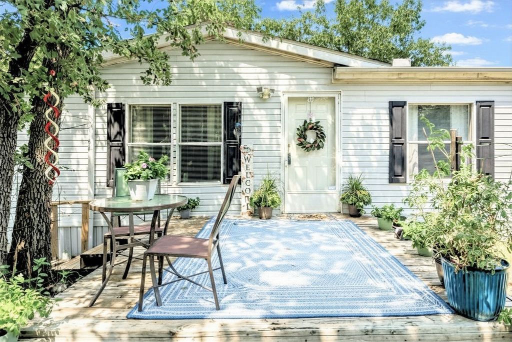 402 Silver Acres Road, Azle, TX 76020