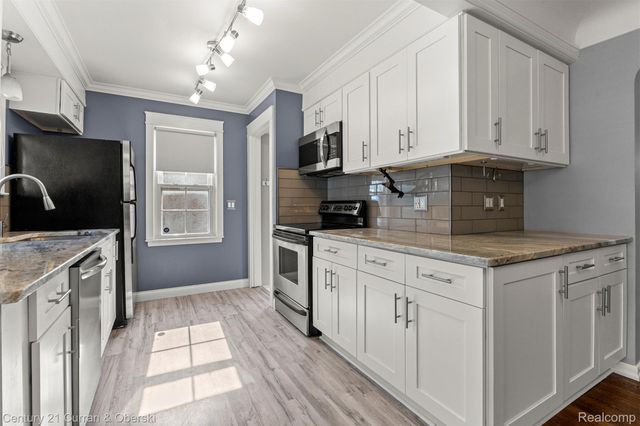 2260 Ellwood Avenue, Berkley, MI 48072