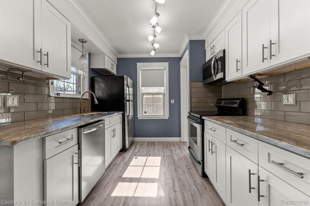 2260 Ellwood Avenue, Berkley, MI 48072