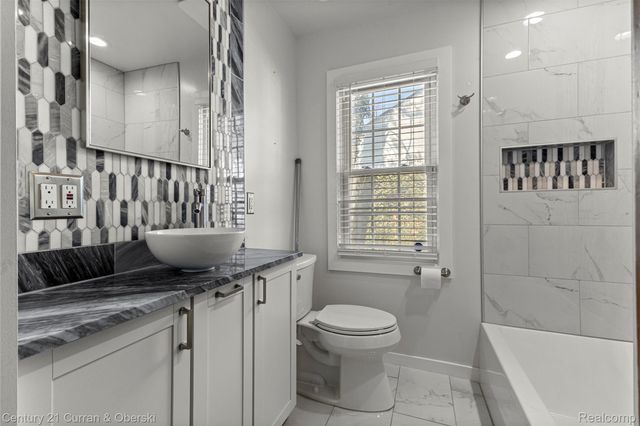 2260 Ellwood Avenue, Berkley, MI 48072