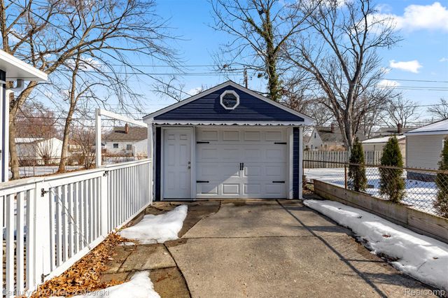 2260 Ellwood Avenue, Berkley, MI 48072