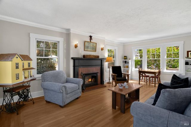 931 Humboldt St, Santa Rosa, CA 95404