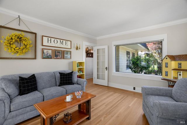 931 Humboldt St, Santa Rosa, CA 95404