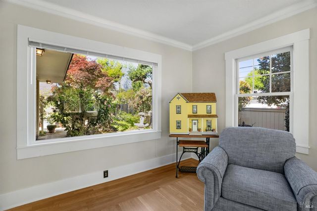 931 Humboldt St, Santa Rosa, CA 95404