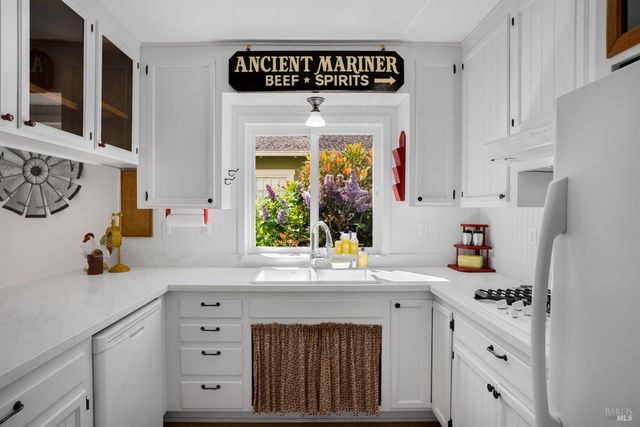 931 Humboldt St, Santa Rosa, CA 95404