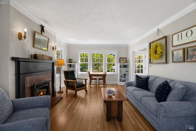 931 Humboldt St, Santa Rosa, CA 95404