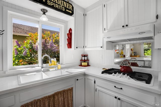 931 Humboldt St, Santa Rosa, CA 95404