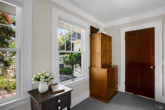 931 Humboldt St, Santa Rosa, CA 95404