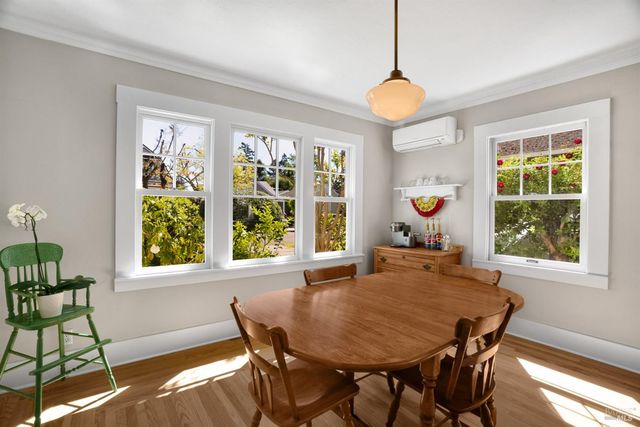 931 Humboldt St, Santa Rosa, CA 95404