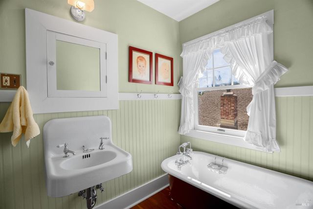 931 Humboldt St, Santa Rosa, CA 95404