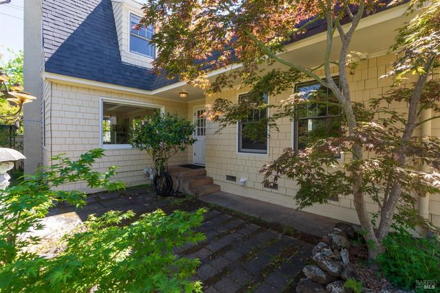 931 Humboldt St, Santa Rosa, CA 95404