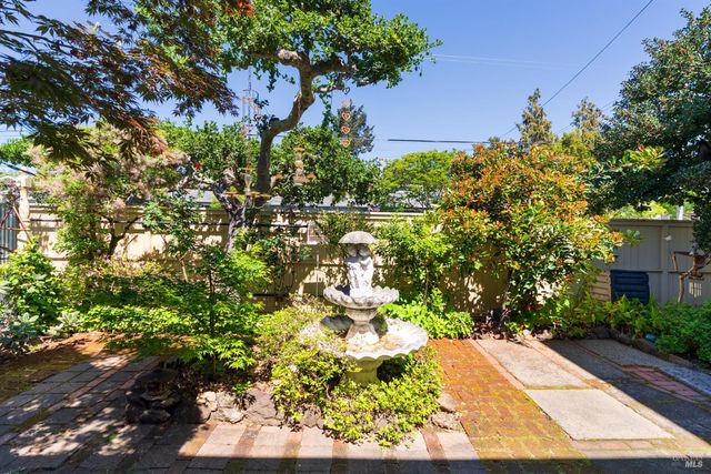 931 Humboldt St, Santa Rosa, CA 95404