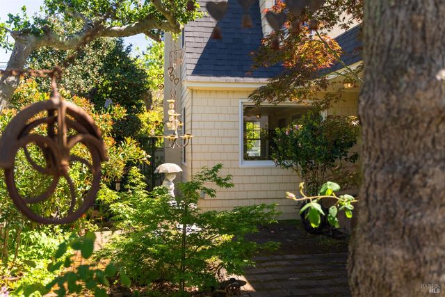 931 Humboldt St, Santa Rosa, CA 95404